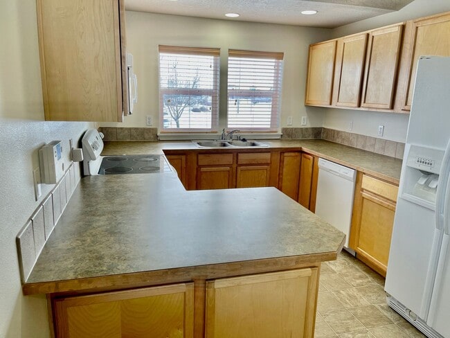 Building Photo - New on the Market!