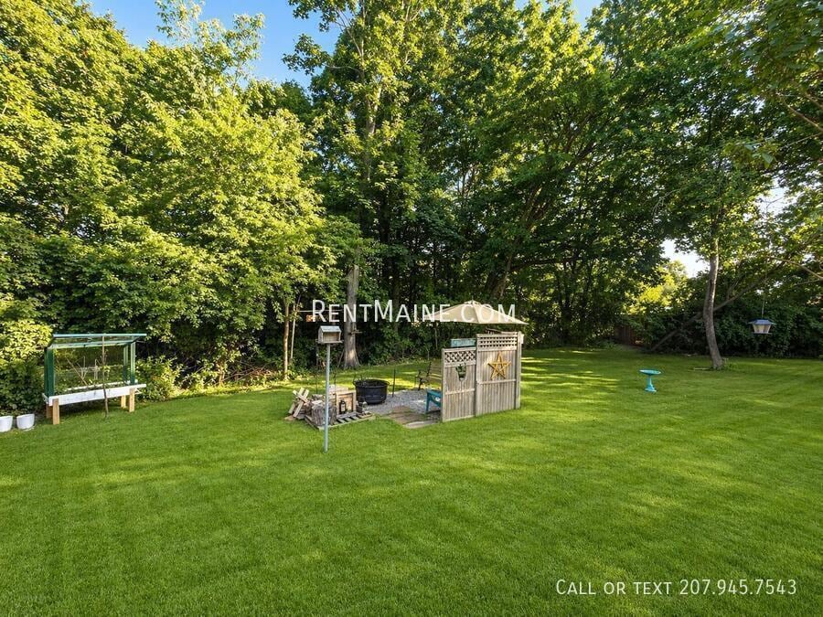 Building Photo - 190 3rd St