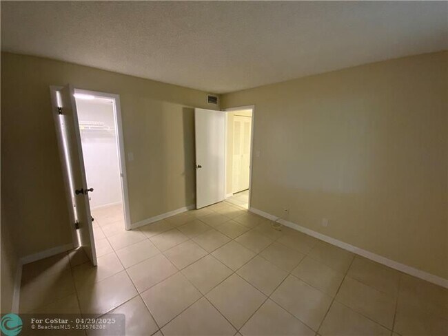 Building Photo - 8040 Hampton Blvd
