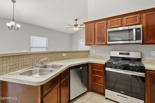 Building Photo - 3269 Maple Point Dr