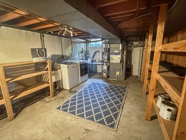 Building Photo - 1353 Pinecrest Ave SE