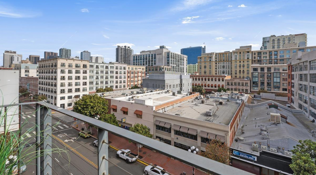 Building Photo - Fantastic Penthouse Unit Downtown Marina D...