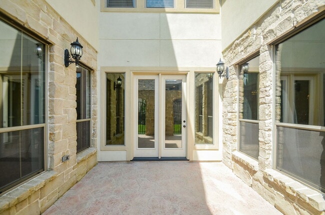 Building Photo - 42 N Knights Crossing Dr