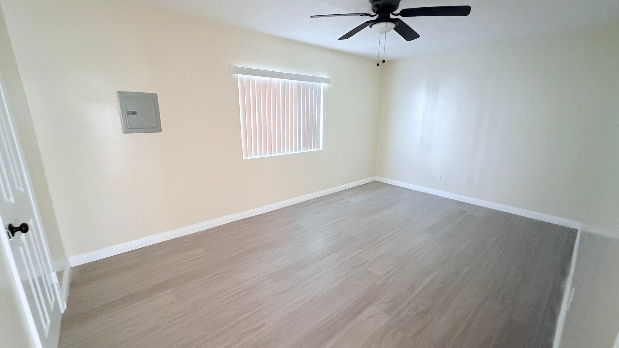 Building Photo - 810 W Duarte Rd