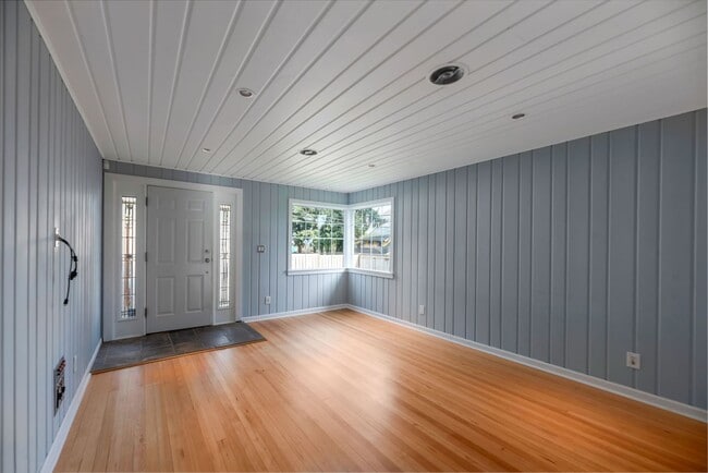 Building Photo - Short term Rental 6 month lease term only