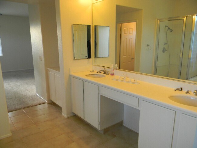 Building Photo - 11166 Pondfield Ct