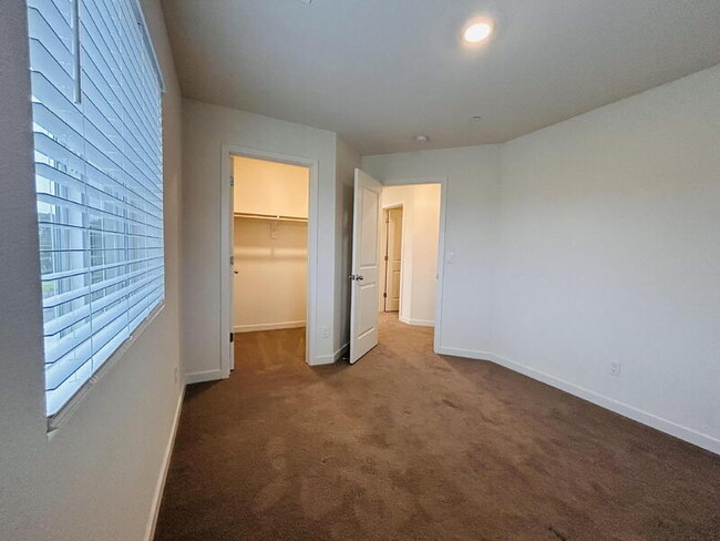 Building Photo - 5312 Molino Cir