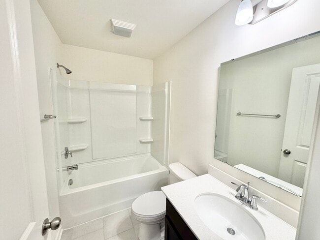 Building Photo - Three bedroom 2.5 bath townhome