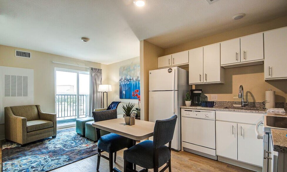 Building Photo - 2220 N Glenville Dr