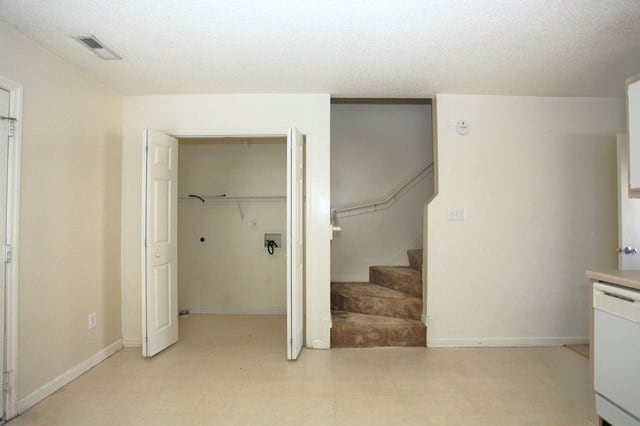 Building Photo - Close to area splash pad and parks