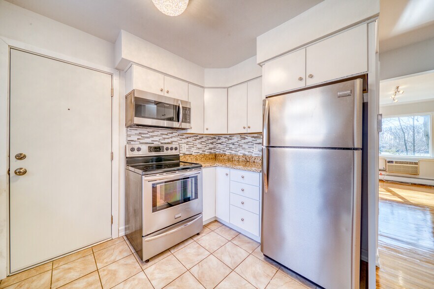 Building Photo - 12 Rolling Ridge Rd