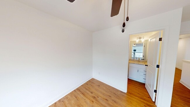 Building Photo - 860 Levitan Dr