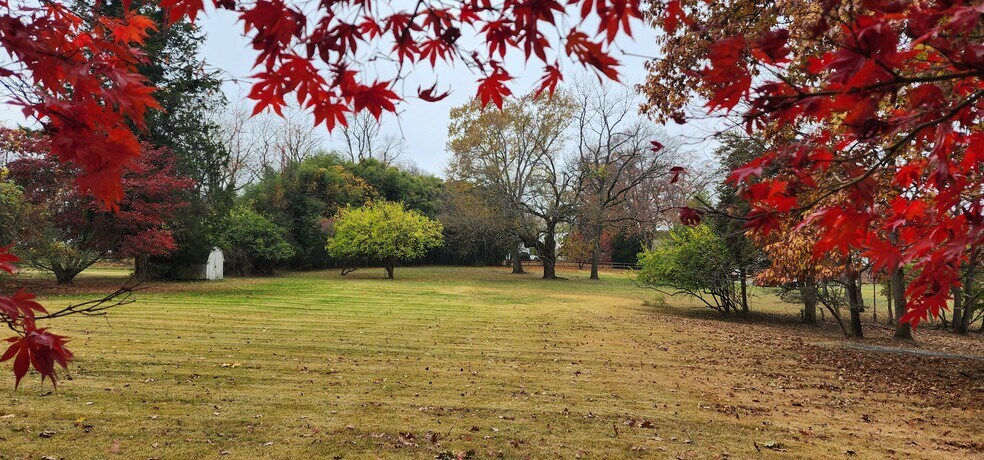 Building Photo - 1001 Orchard Way