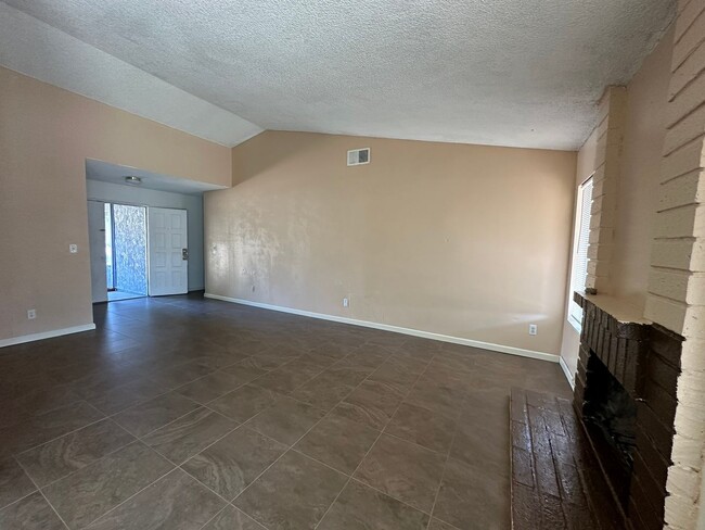 Building Photo - 4BD/2BA Home - Moreno Valley, CA 92557