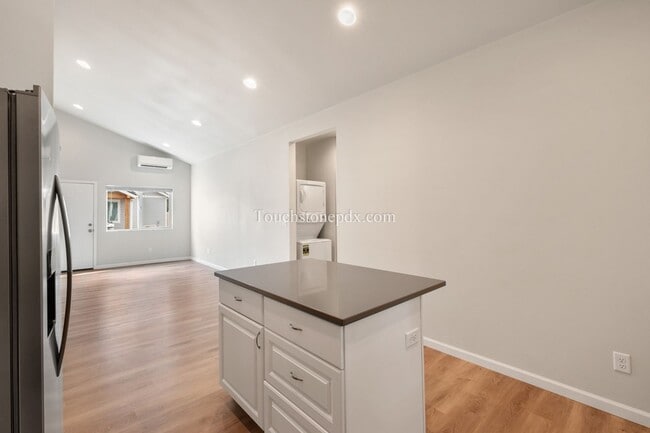 Building Photo - 826 SE 155th Ave