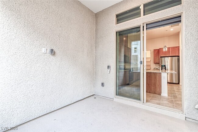 Building Photo - 643 Grey Saker St