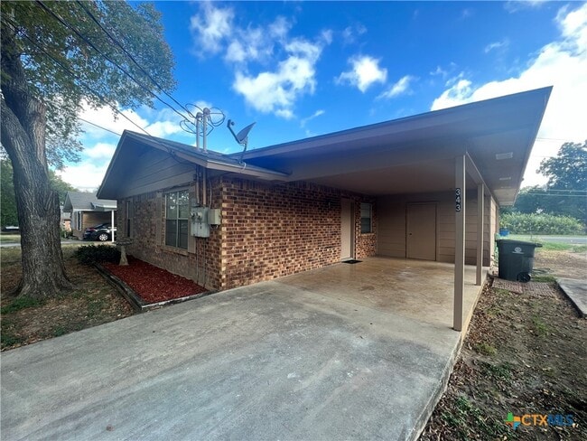 Building Photo - 343 Bobolink Dr