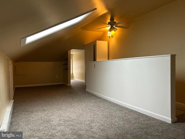 Building Photo - 532 E Hancock St