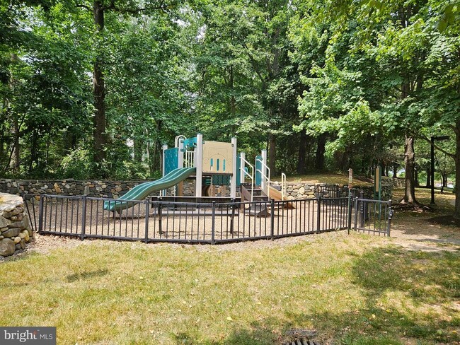 Building Photo - 2443 Blue Spring Ct