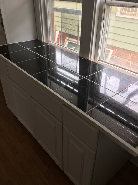 Building Photo - 1649 N Warren Ave