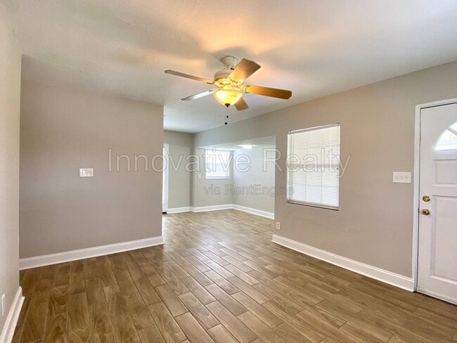 Building Photo - 311 Lake Annie Dr