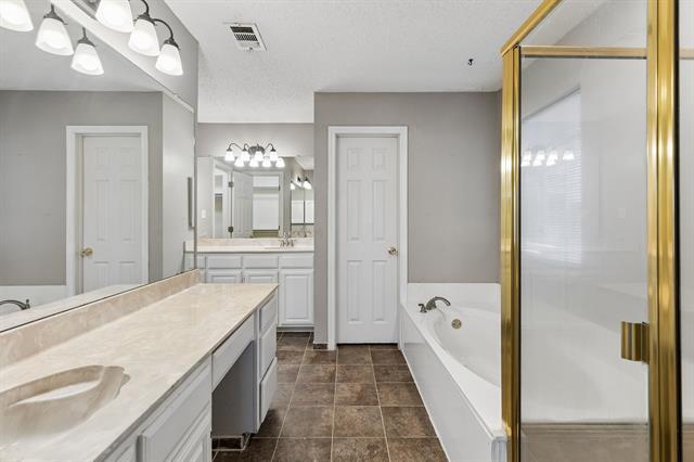 Building Photo - 2 Rivercrest Ct