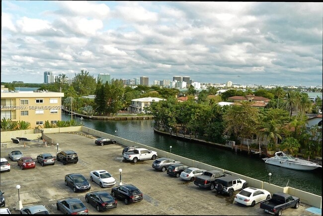 Building Photo - 2500 NE 135th St