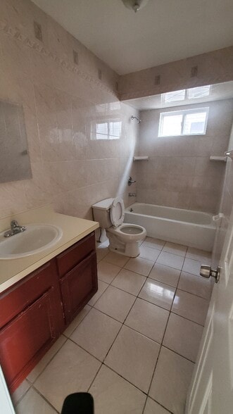 Building Photo - 36 Mersereau Ave