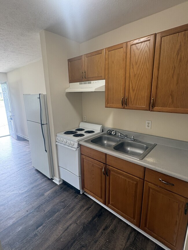 Building Photo - 1720 McGregor Ct