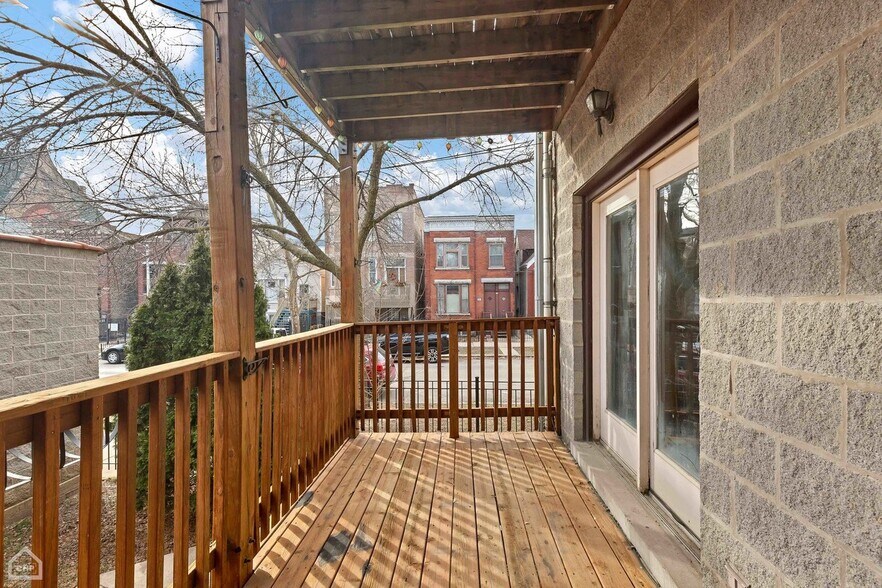Building Photo - 2659 W Walton St