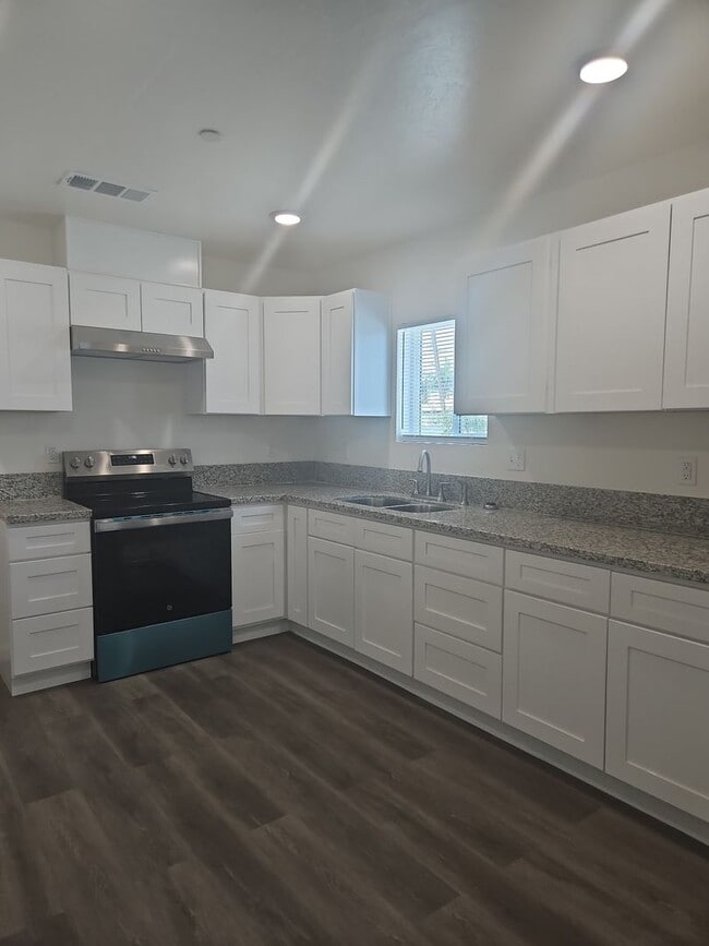 Building Photo - New Construction Apartment!