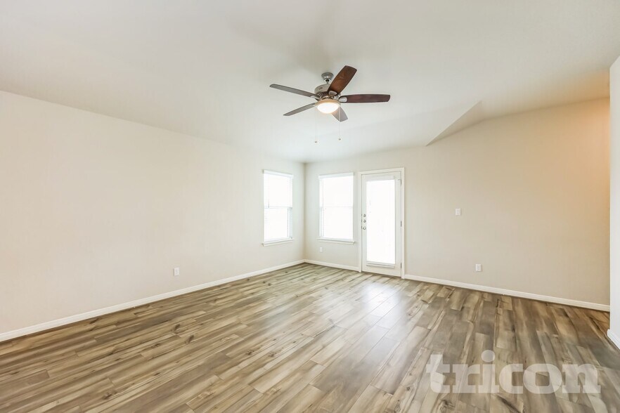 Building Photo - 13558 Paxton Blvd