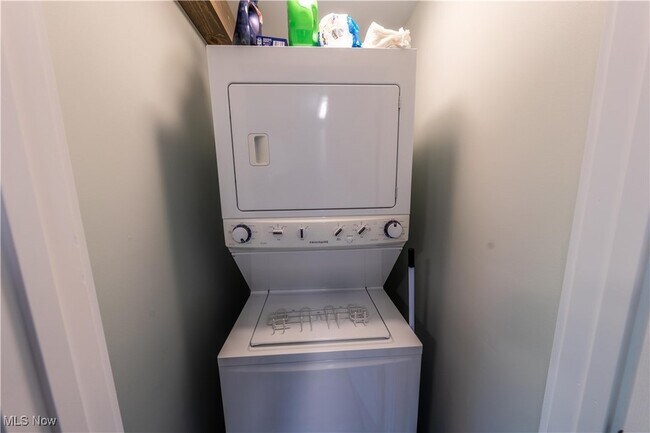 Building Photo - 99 Smith St