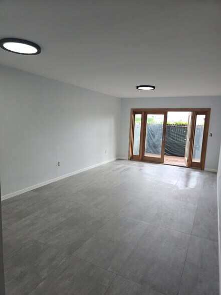 Building Photo - 11610 N Bayshore Dr
