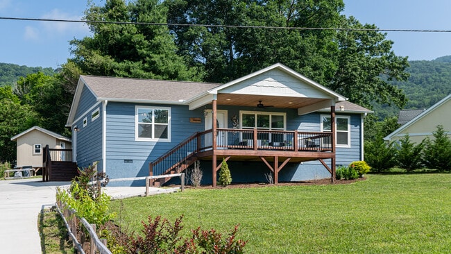 Primary Photo - 664 Old Fort Rd