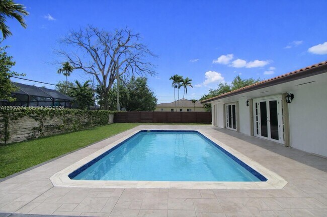 Building Photo - 6331 SW 94th Ave