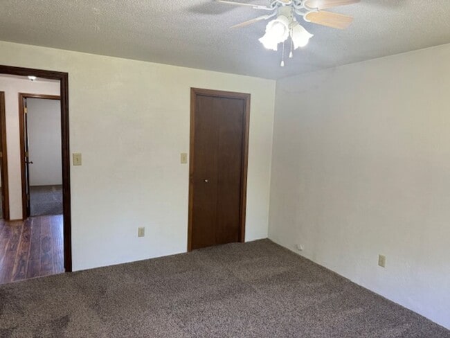 Building Photo - SINGLE LEVEL HOME CLOSE TO ASANTE HOSPITAL...