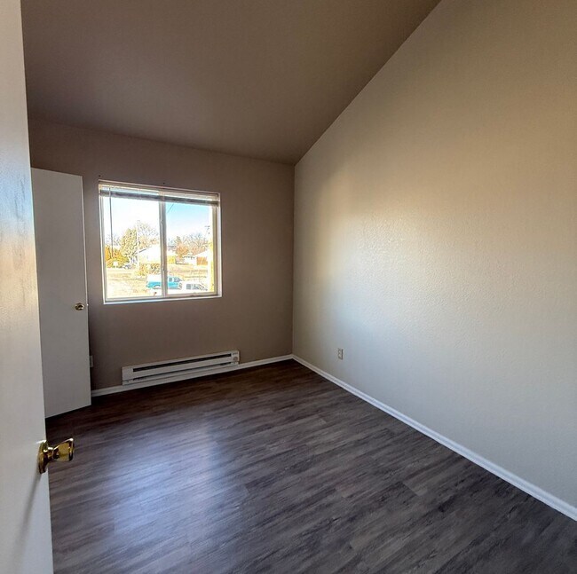 Building Photo - 1717 Oakshire Ln