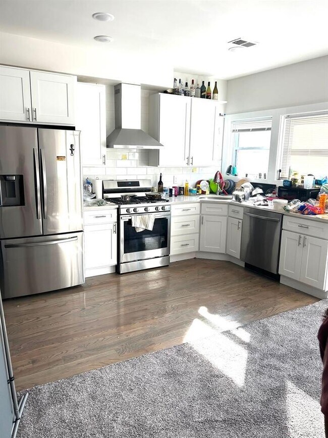 Building Photo - 132 Hopkins Ave