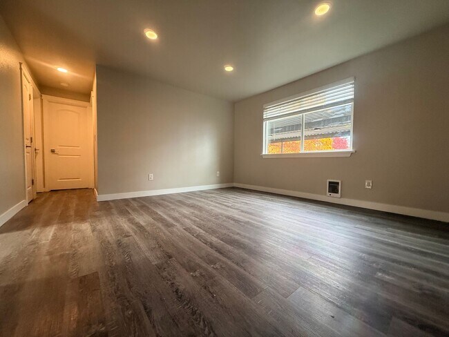 Building Photo - VASU**908