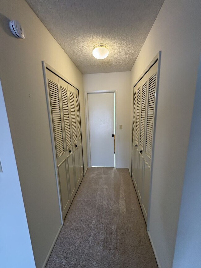 Building Photo - 9061 E Palms Park Dr
