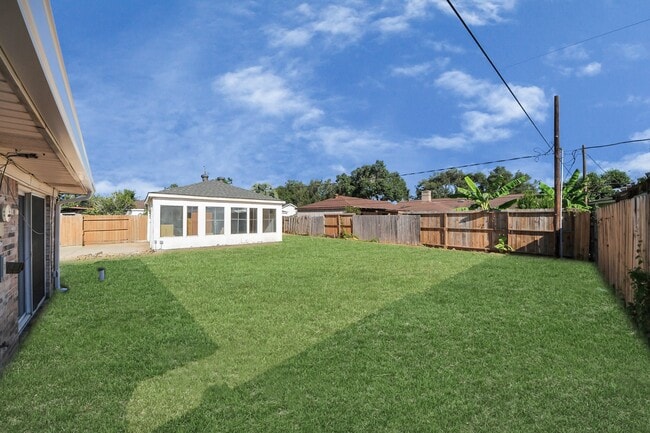 Building Photo - 9222 Sharpview Dr