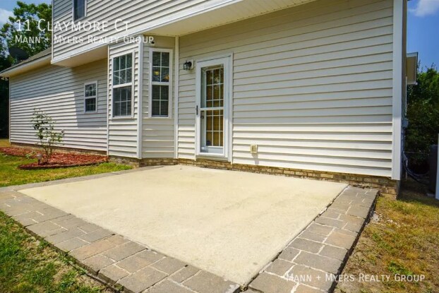 Building Photo - 11 Claymore Ct