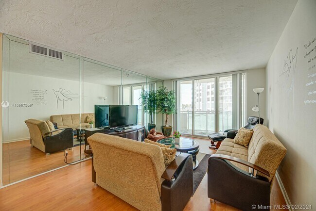 Building Photo - 3001 S Ocean Dr