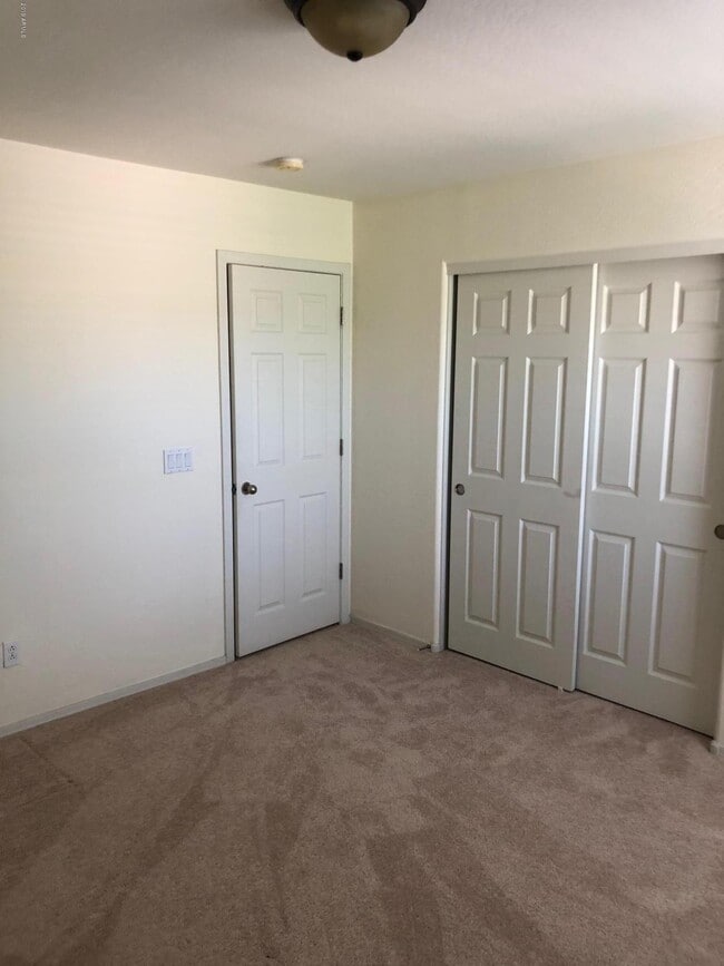 Building Photo - 25879 N Sandstone Way