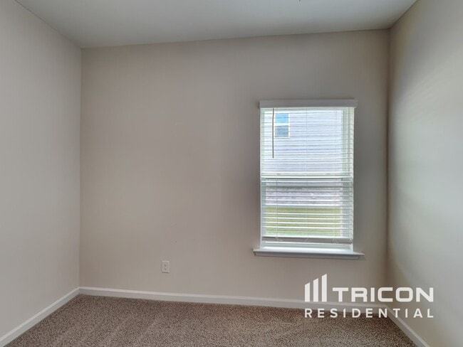 Building Photo - 3201 Azteca Wy