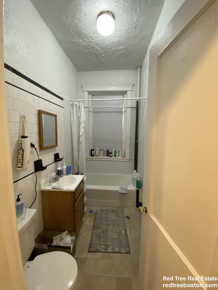Building Photo - 1824 Beacon St