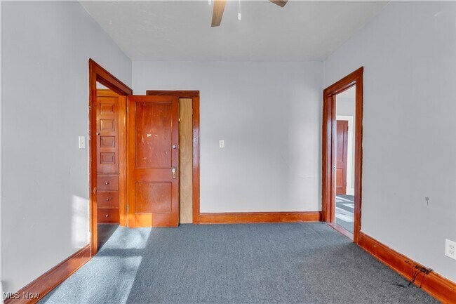 Building Photo - 917 Helmsdale Rd