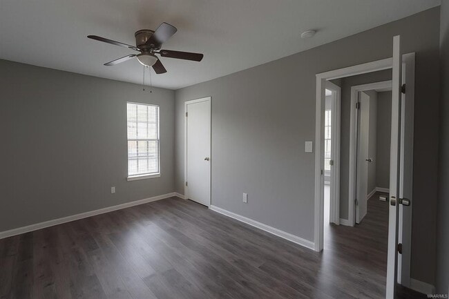 Building Photo - 749 St Martins Dr