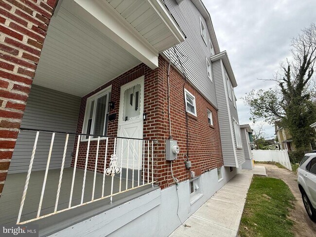 Building Photo - 129 Clearfield Ave